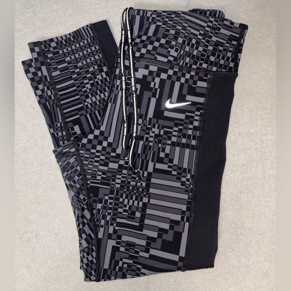 NIKE RUNNING‎ DRIFIT Womens M Capri Athletic Reflective Activewear AthleisureEUC